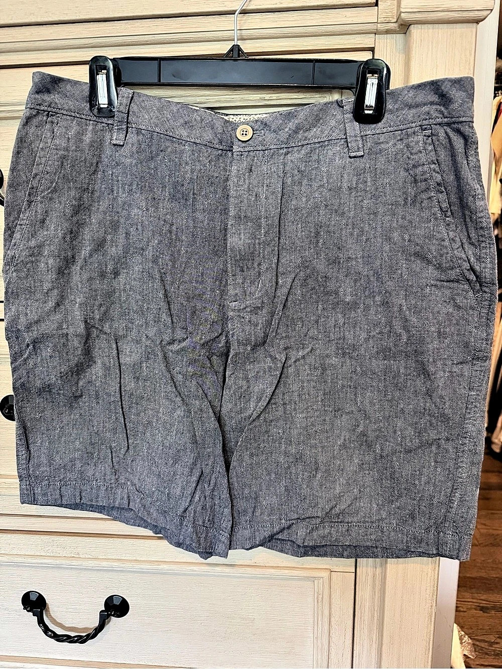 Van Heusen Never Tuck Straight Fit Shorts Gray Waist 34x9.5